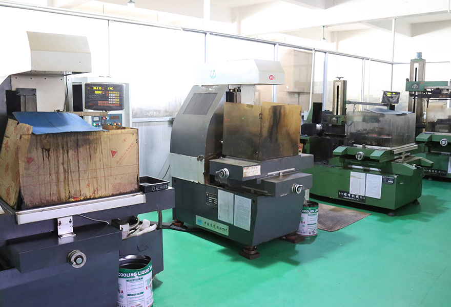 模具設(shè)備10