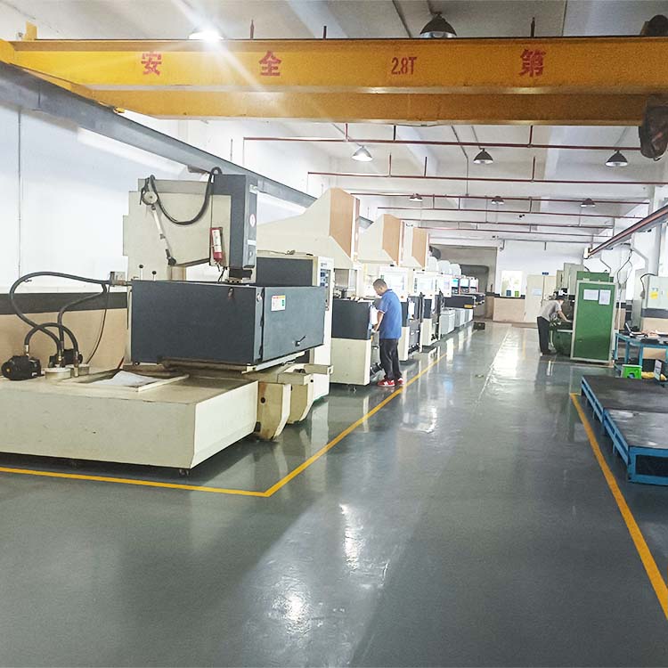 模具加工設(shè)備，火花機加工